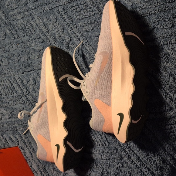 Nike Motiva Walking Shoe Sz 9 EUC - Picture 9 of 9